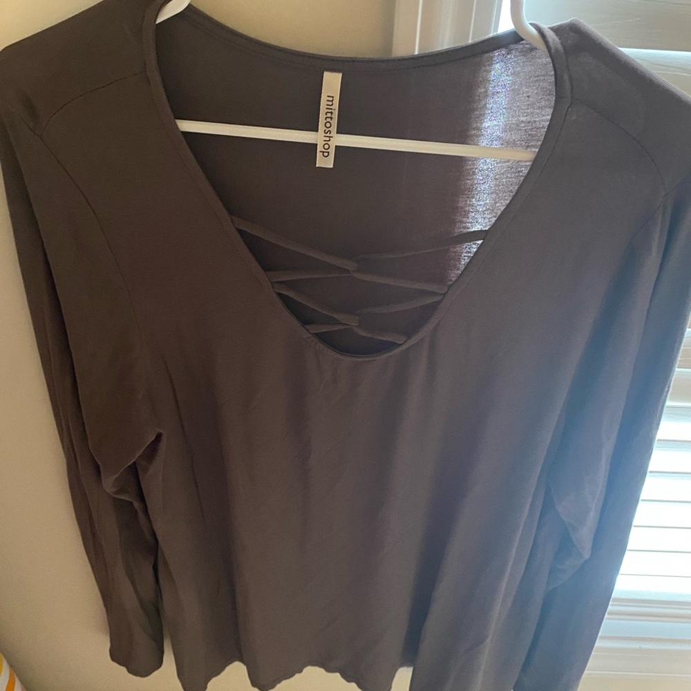 Women’s long sleeve top